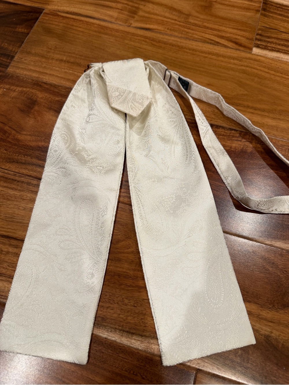 Ivory Paisley Ascot Tie